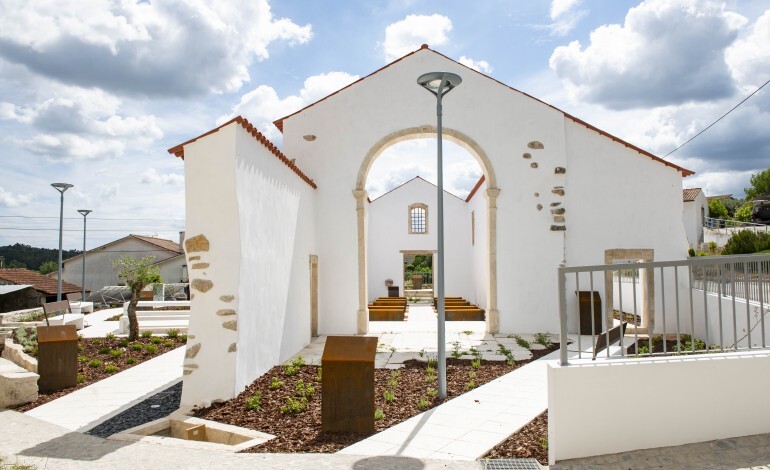 igreja velha Almoster